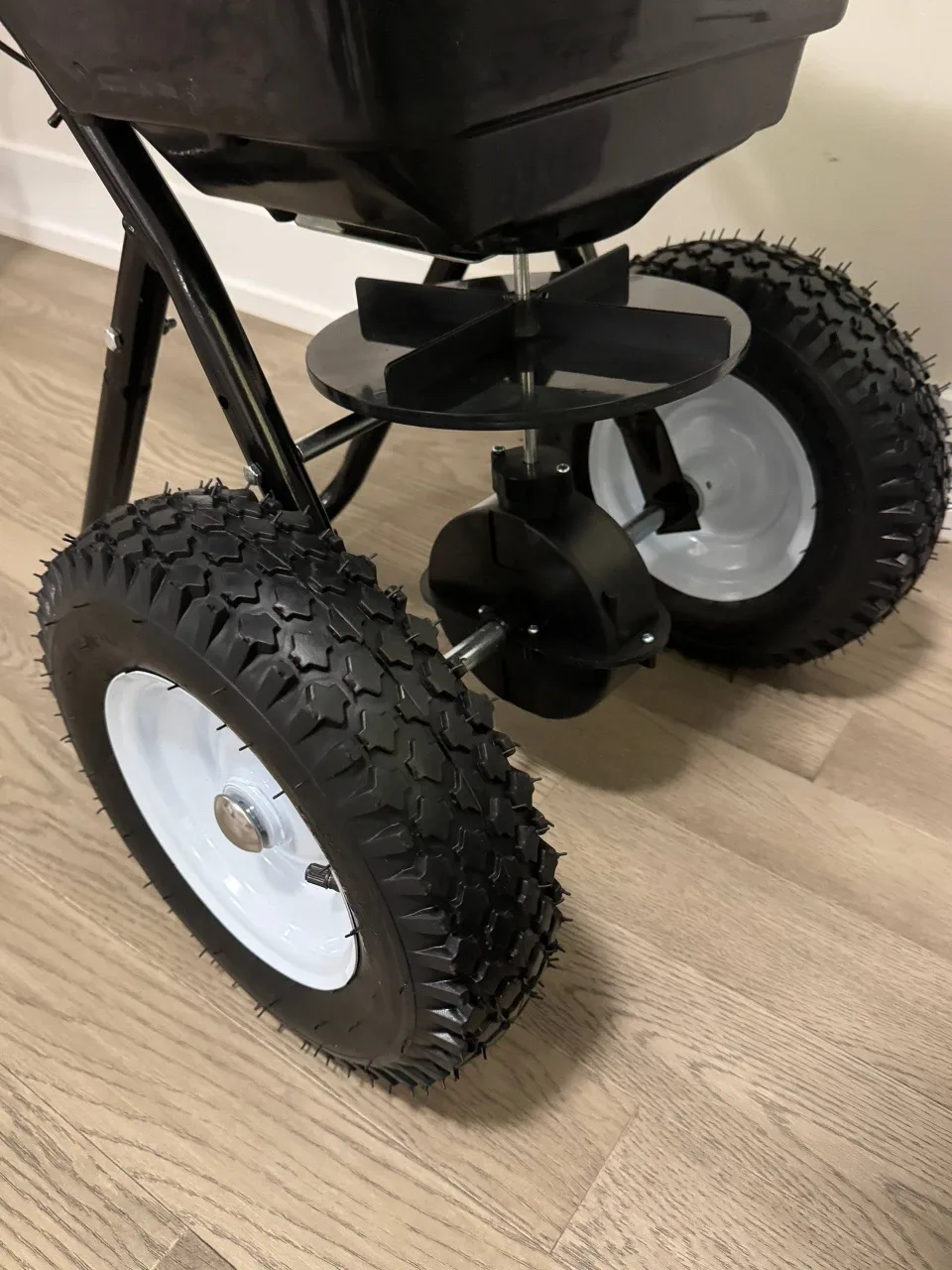 MoNiBloom Walk-Behind Spreader image indicator(4)