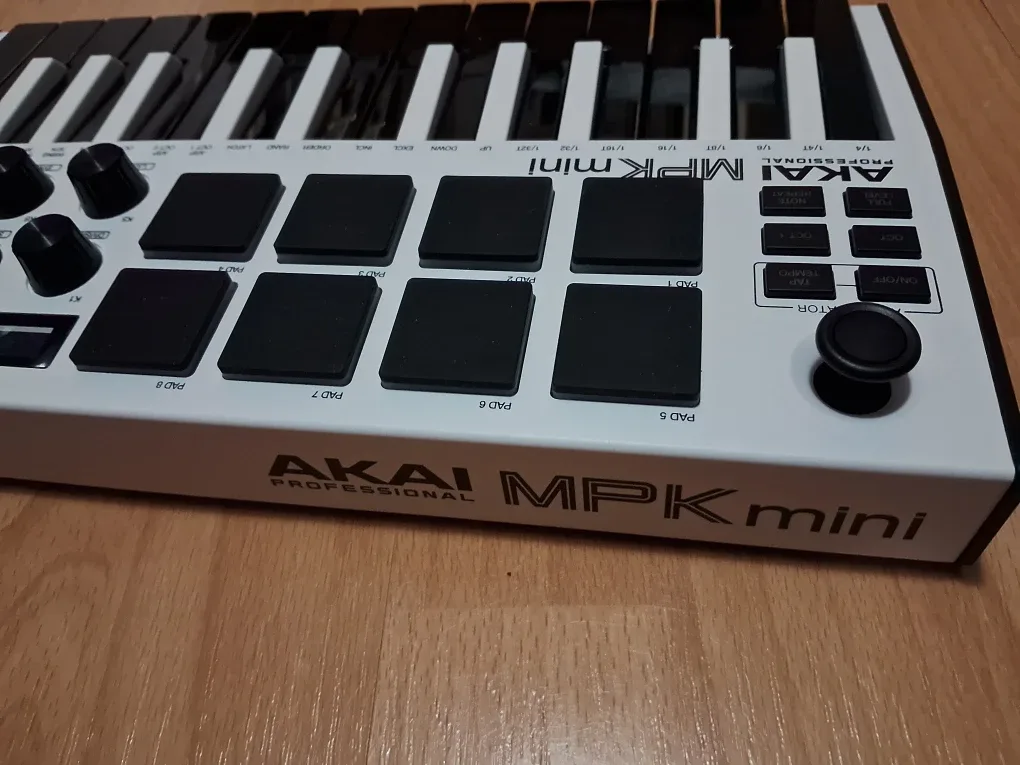 Akai MPK mini Professional Keyboard