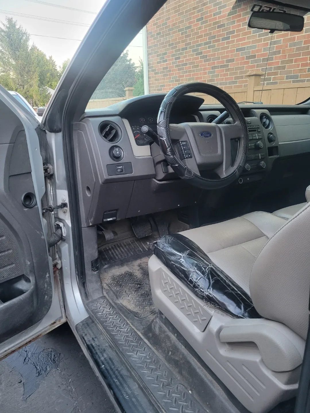 2009 F150 Ford SuperCab XL Silver Truck image indicator(7)