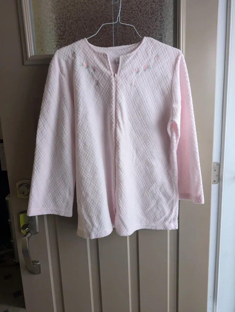 Womens sz lg sweaters $5 each image indicator(2)