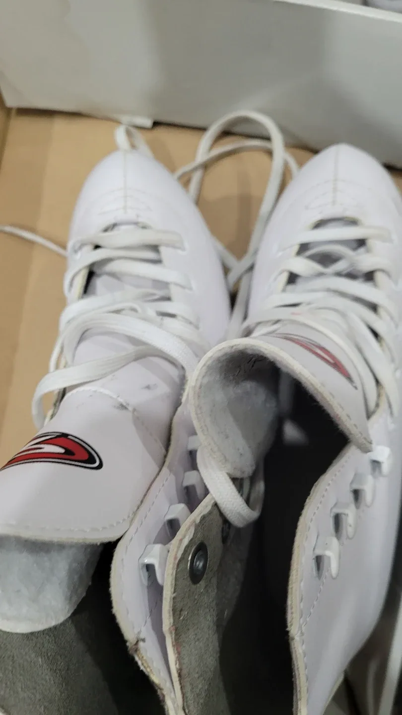 Hespeler White Figure Skates - US J2 image indicator(3)