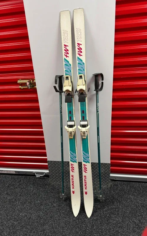 Kastle FWA Tech Skis with Salomon Bindings & Scott Poles image indicator(3)