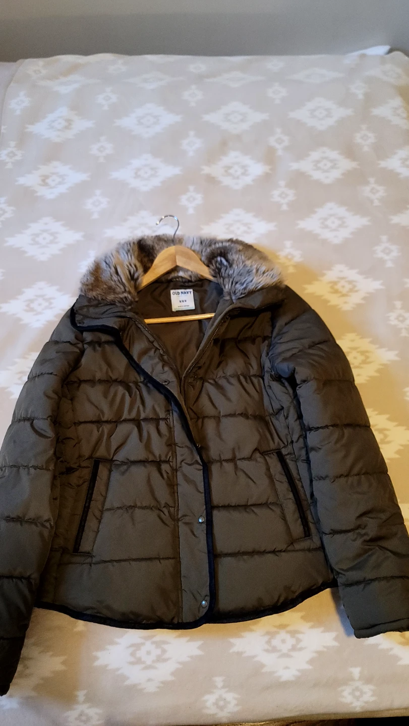 Old Navy Puffer Jacket - M/  fits like SMALL - photo 2