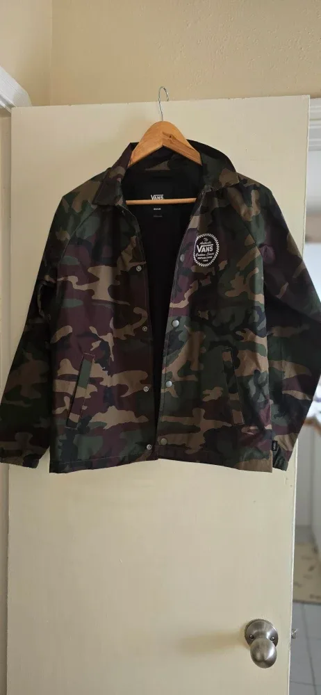 Vans Camo Jacket - Size kids Medium. Unused
