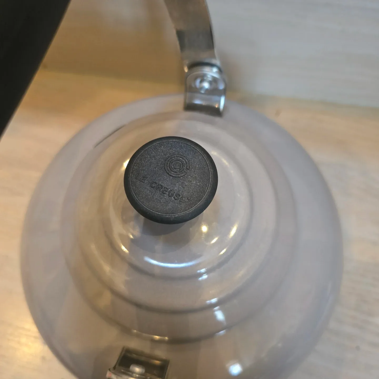 Le Creuset Whistling Tea Kettle Grey image indicator(3)