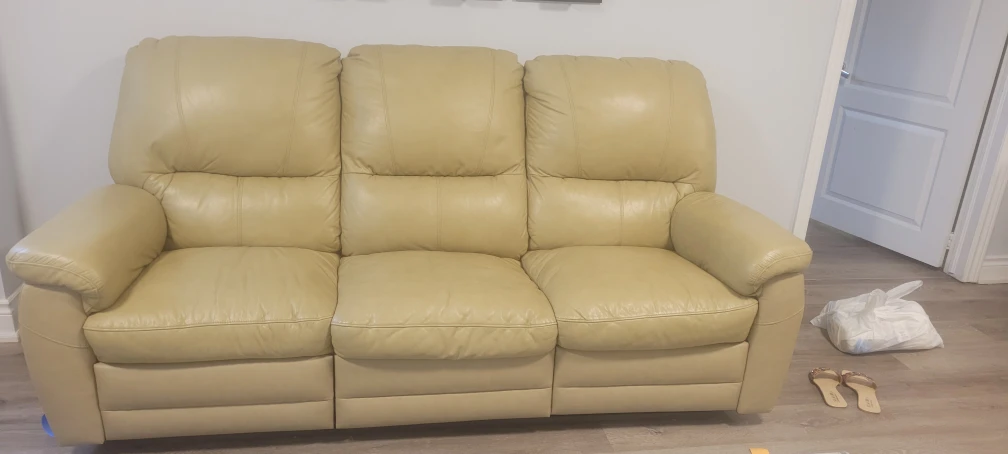Real Leather Reclining Sofa Set. - photo 2