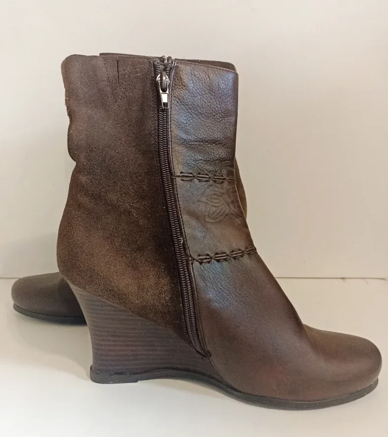 ‼️Trade‼️2 Women boots genuine leather and seude image indicator(2)