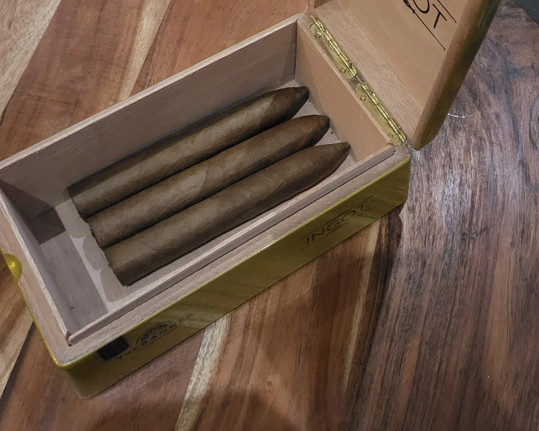 The Banker H. Upmann Ingot Cigar Box - photo 3