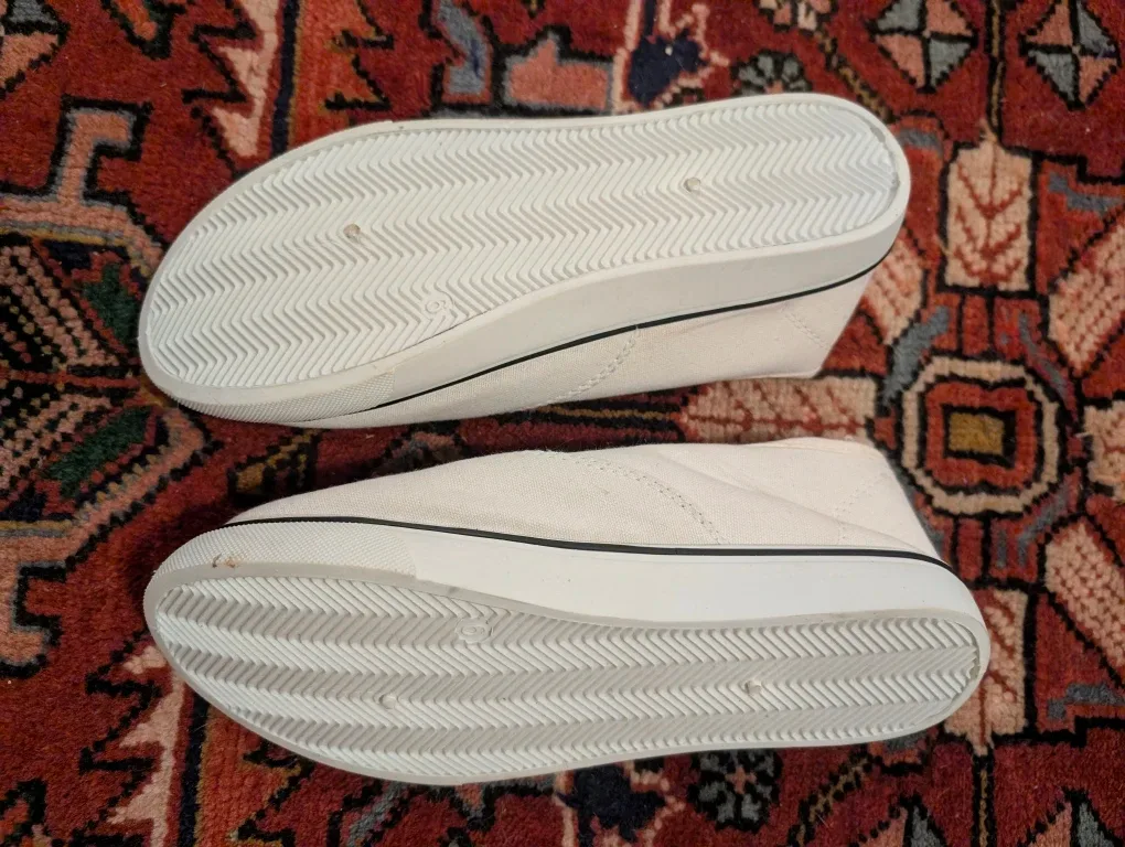 NEW Ardene White Canvas Sneakers - Size 9 image indicator(2)