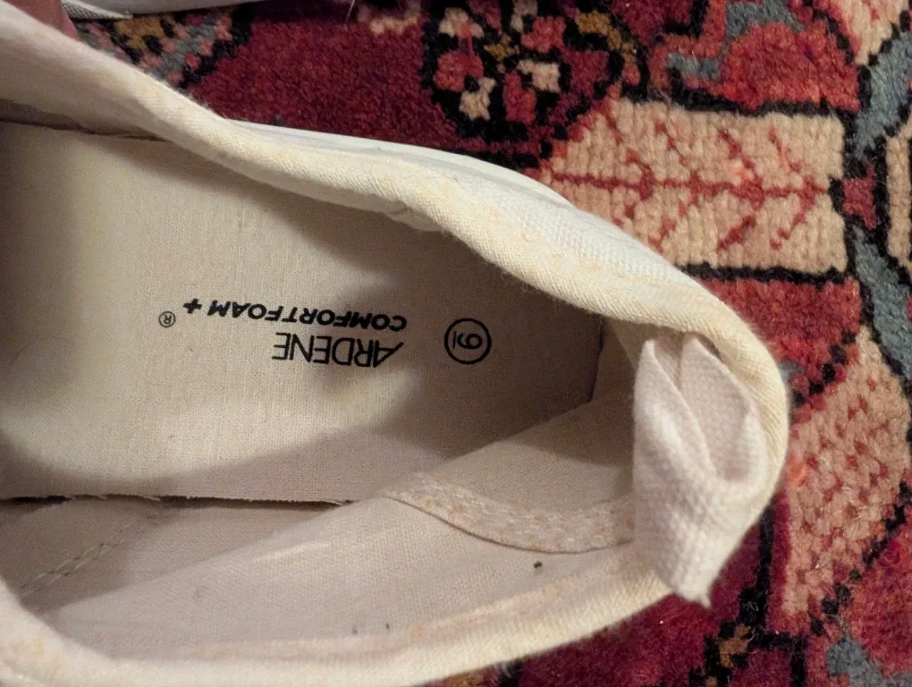 NEW Ardene White Canvas Sneakers - Size 9 image indicator(3)