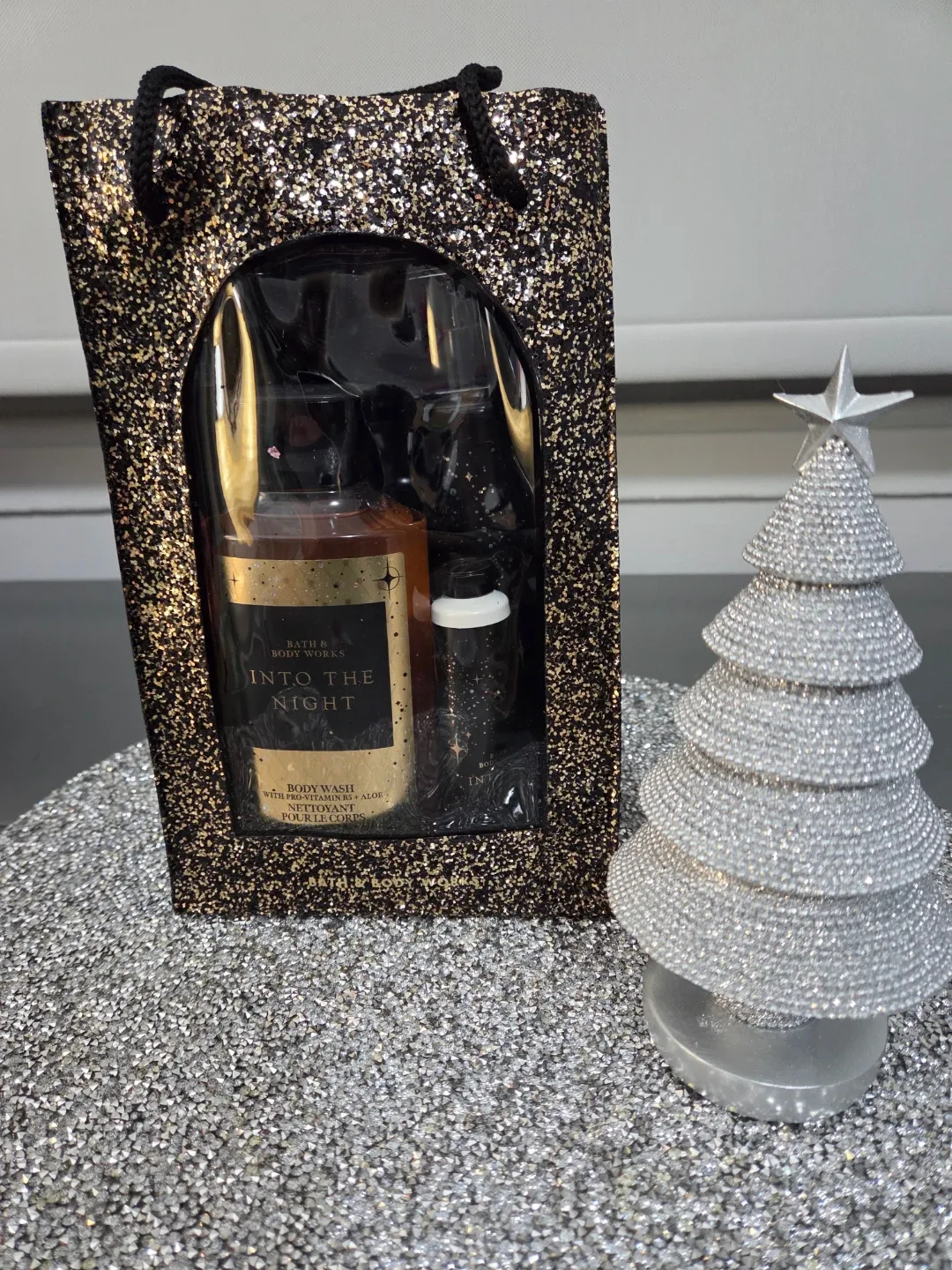 🎅NWT BATH & BODY WORKS INTO THE NIGHT GIFT SET🎄