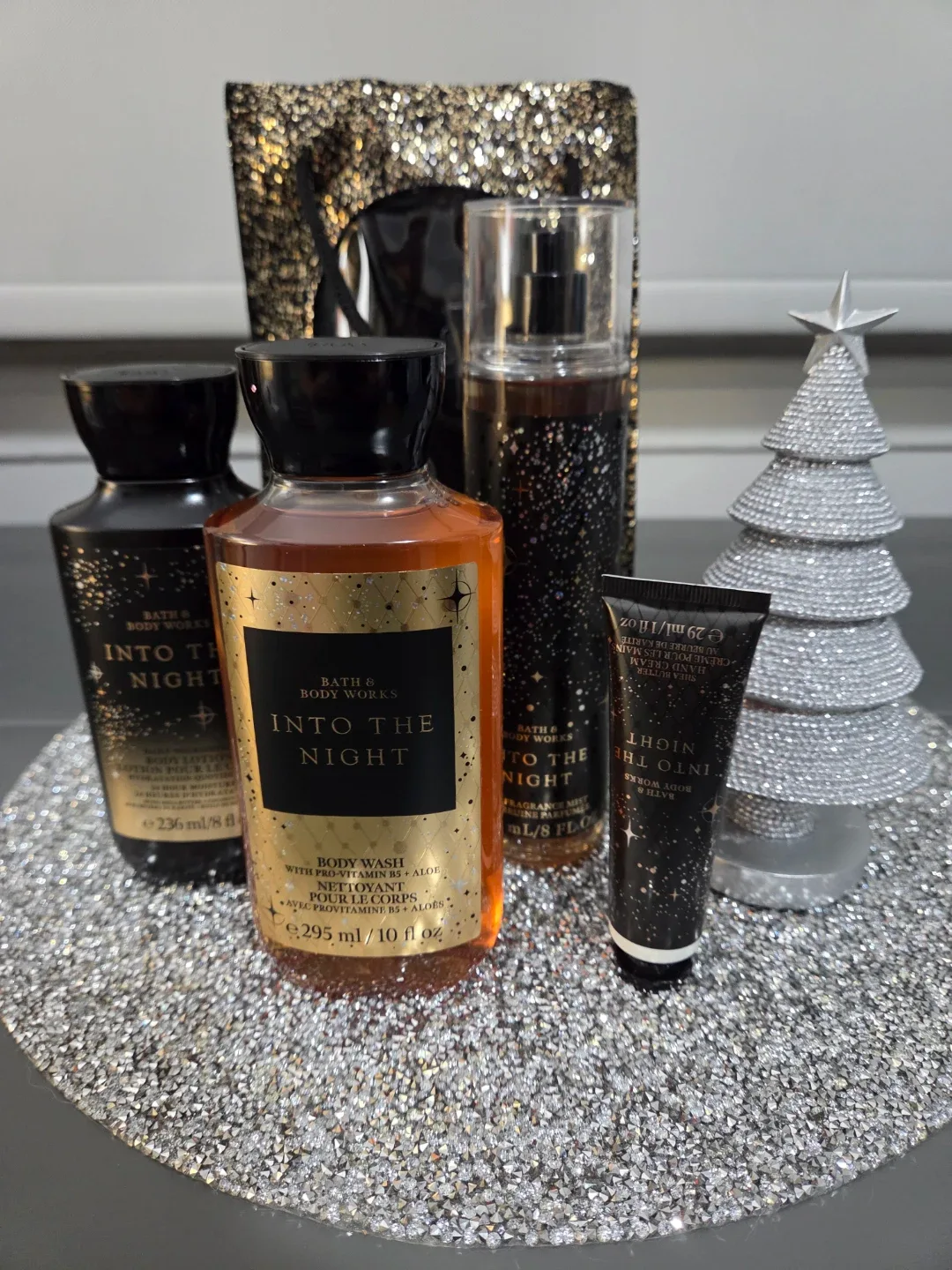 🎅NWT BATH & BODY WORKS INTO THE NIGHT GIFT SET🎄 image indicator(2)