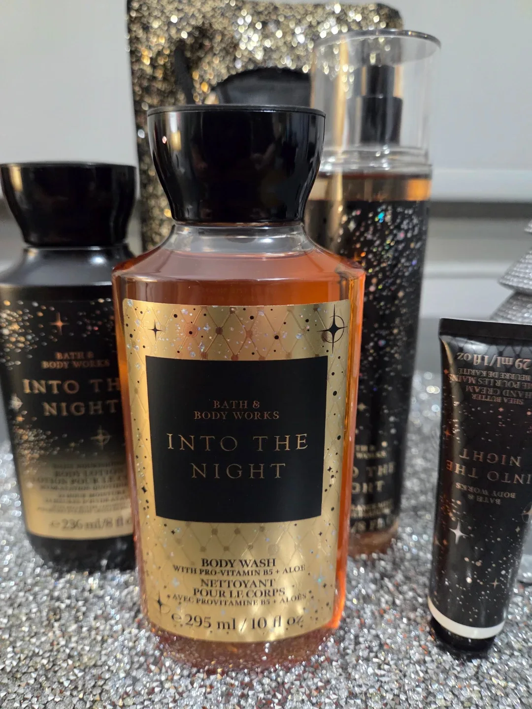 🎅NWT BATH & BODY WORKS INTO THE NIGHT GIFT SET🎄 image indicator(4)