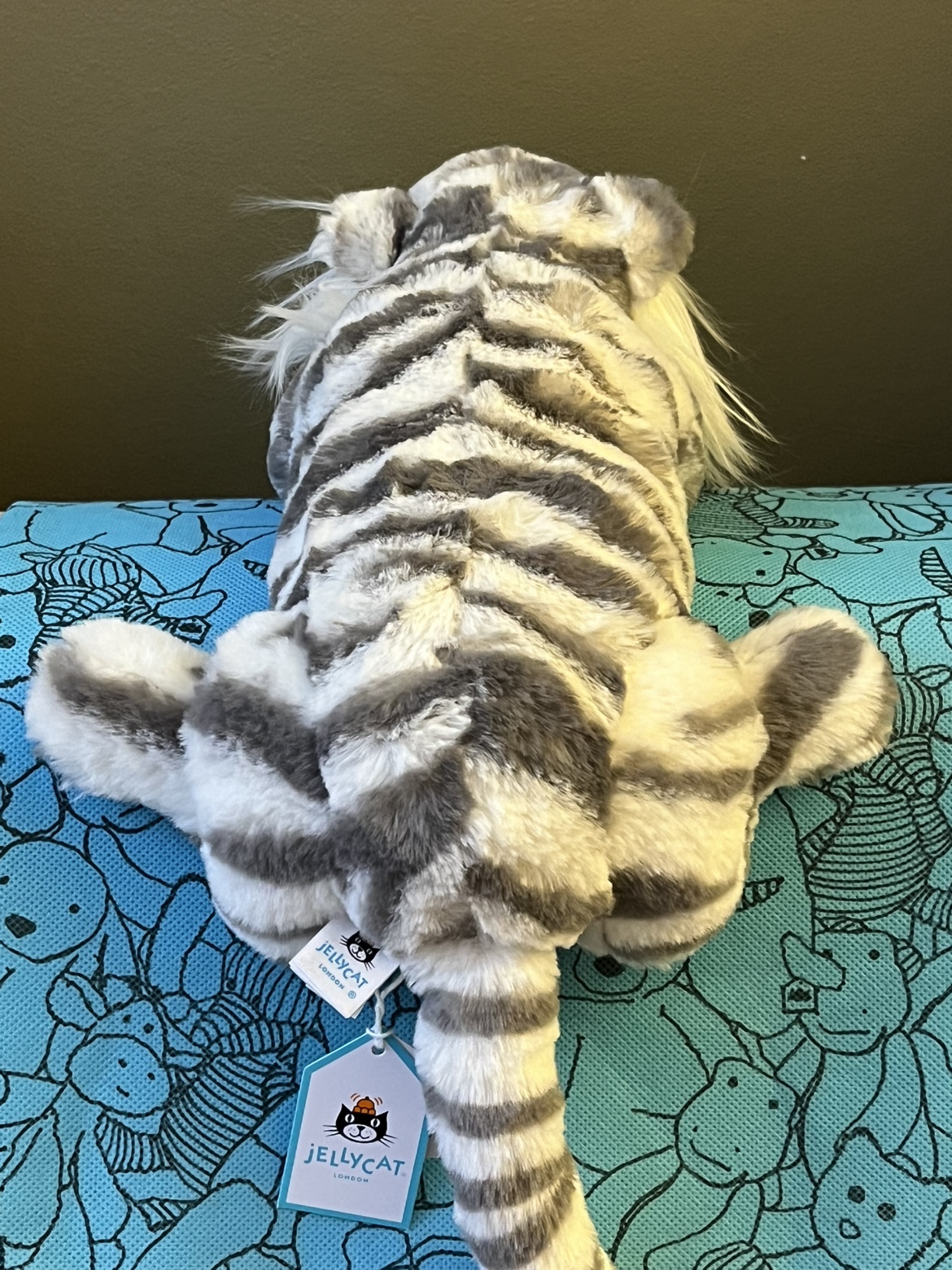 Jellycat Sacha Snow Tiger (Little) - photo 3
