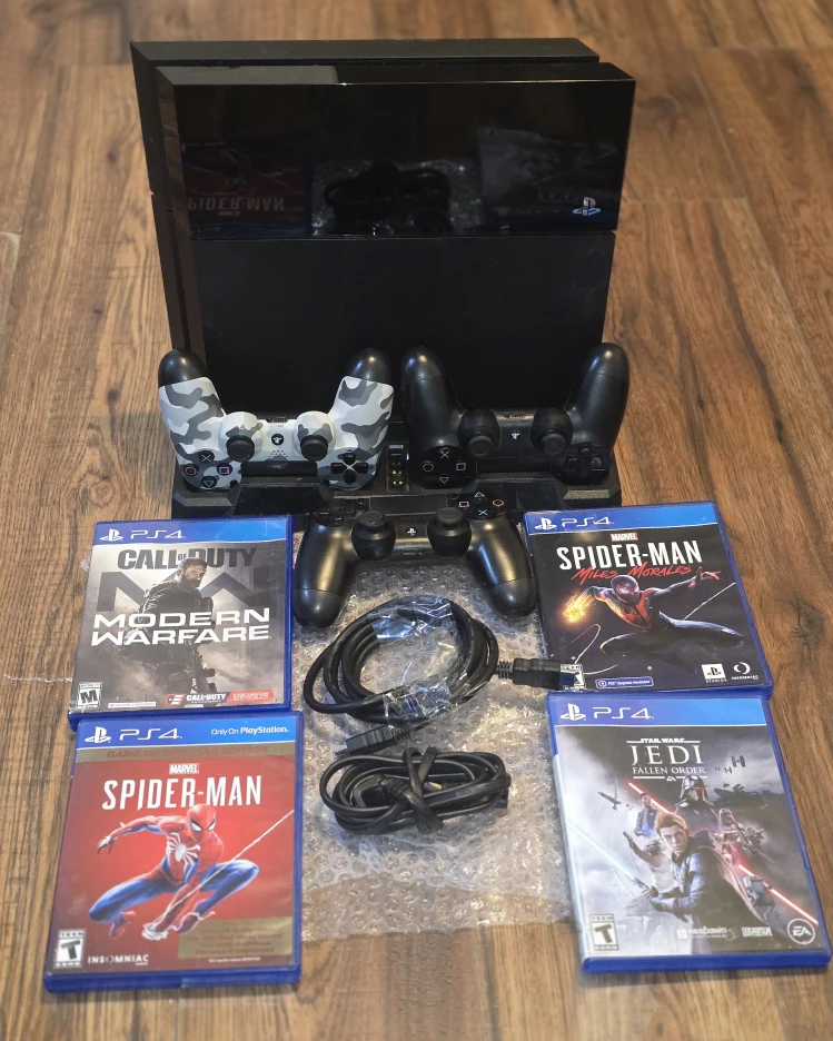 PlayStation 4 w/ Games - photo 3