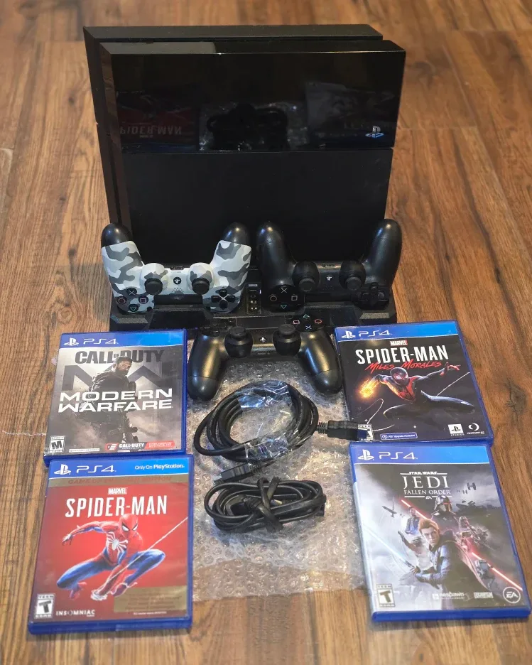 PlayStation 4 w/ Games image indicator(3)