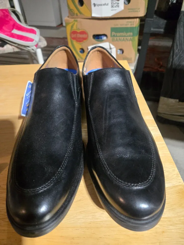 Clarks Men's Black Leather Slip-On Shoes image indicator(2)