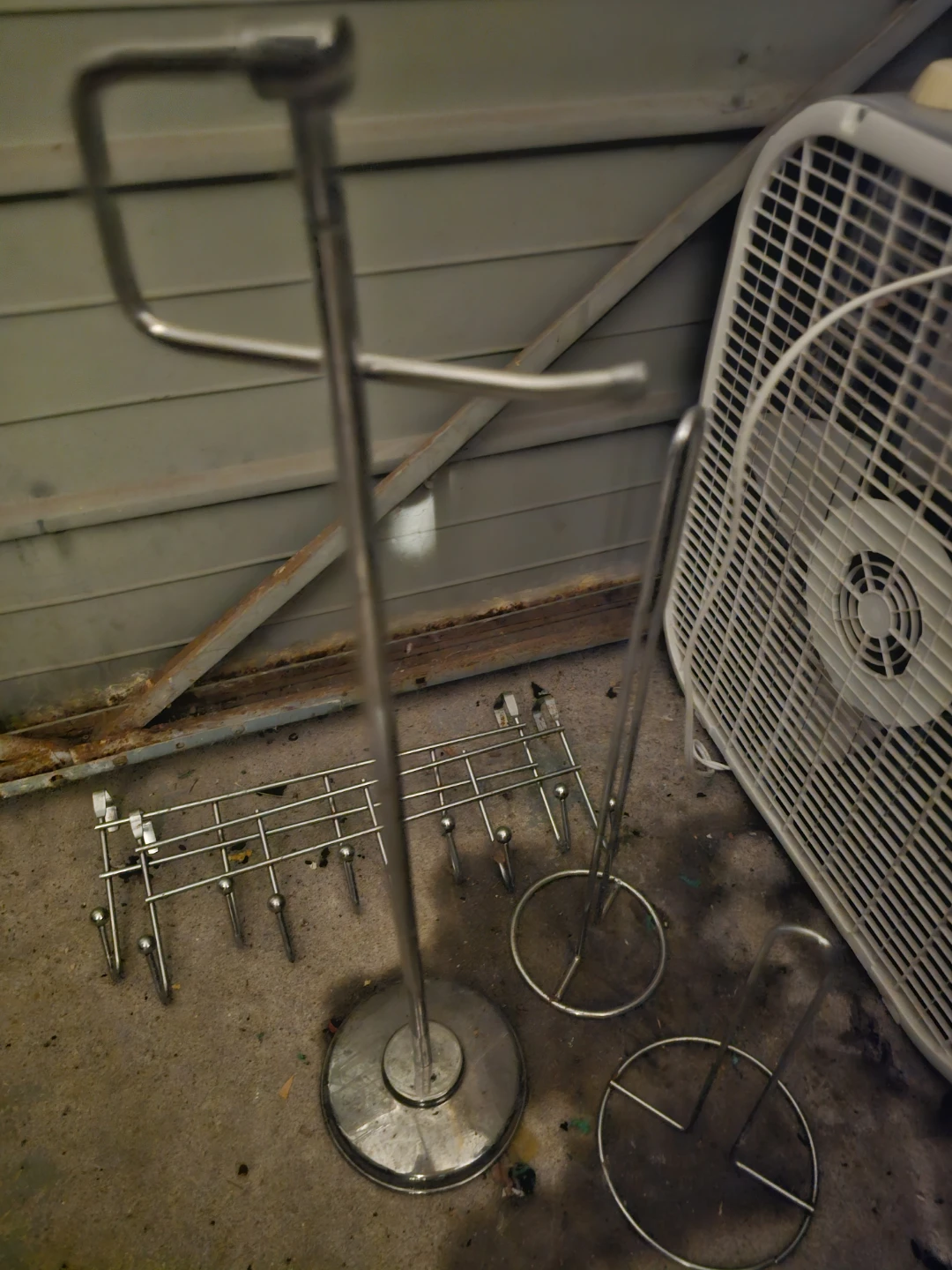 Toilet paper holder