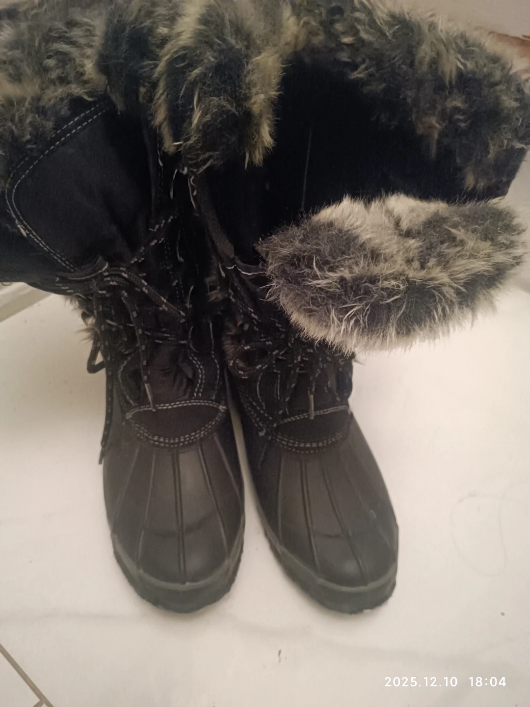 Black Winter Boots with Fur Trim