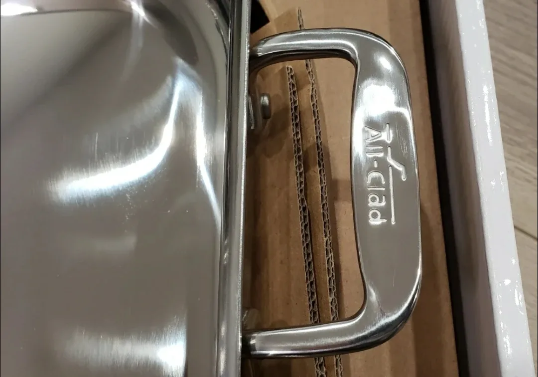 All-Clad Lasagna Pan with 2 Red Oven Mitts - New in Box! image indicator(6)