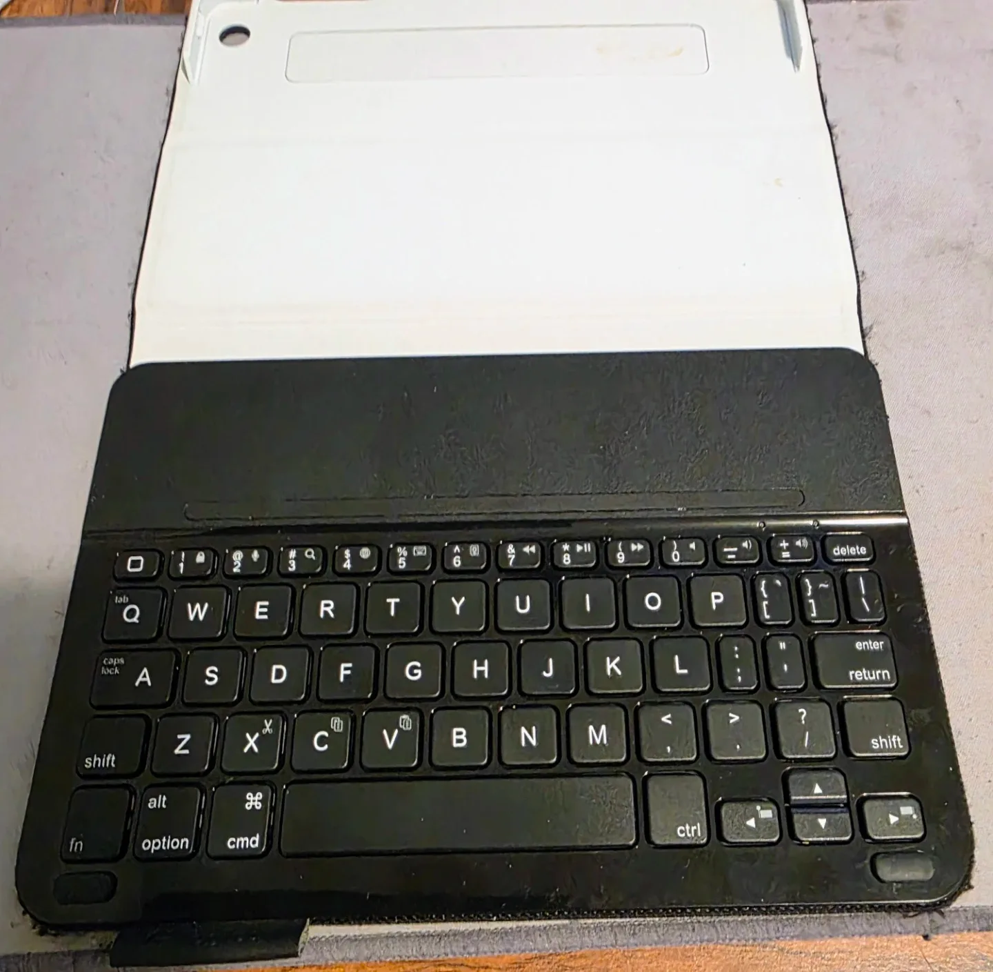 Logitech Ultrathin Folio M1 keypad case for Apple IPad Mini image indicator(2)