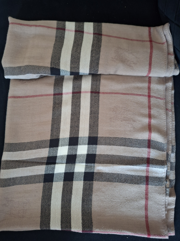 Burberry London 100% Cashmere Scarf - photo 3