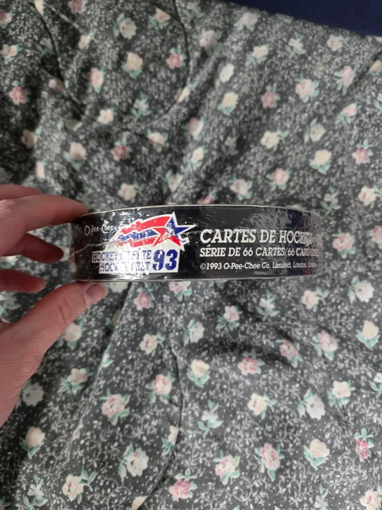 Montreal Canadiens 1993 O-Pee-Chee Hockey Cards image indicator(2)