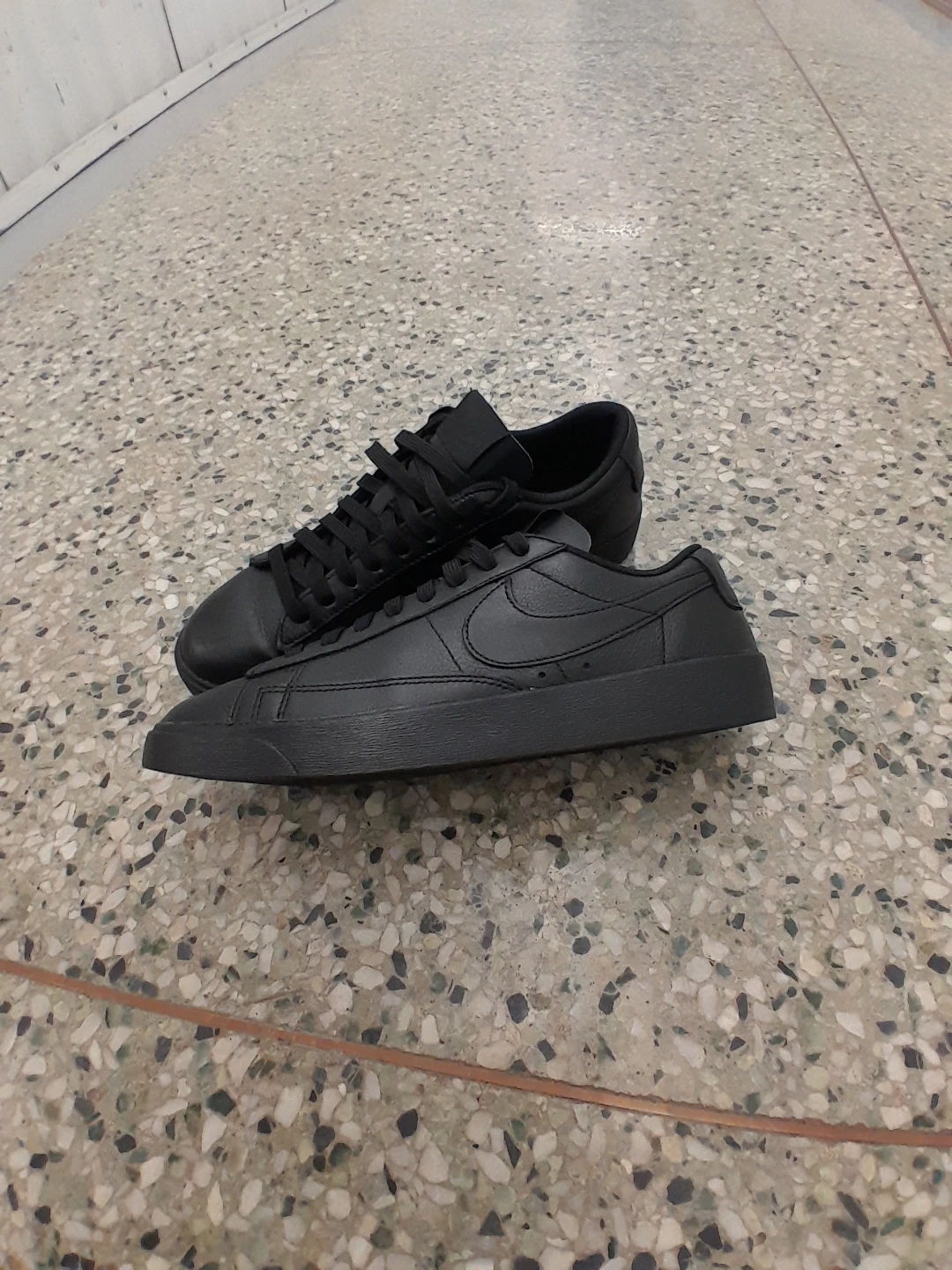 Nike Blazer Low Leather Black Shoes For Boys Size 8 or 25CM - photo 2