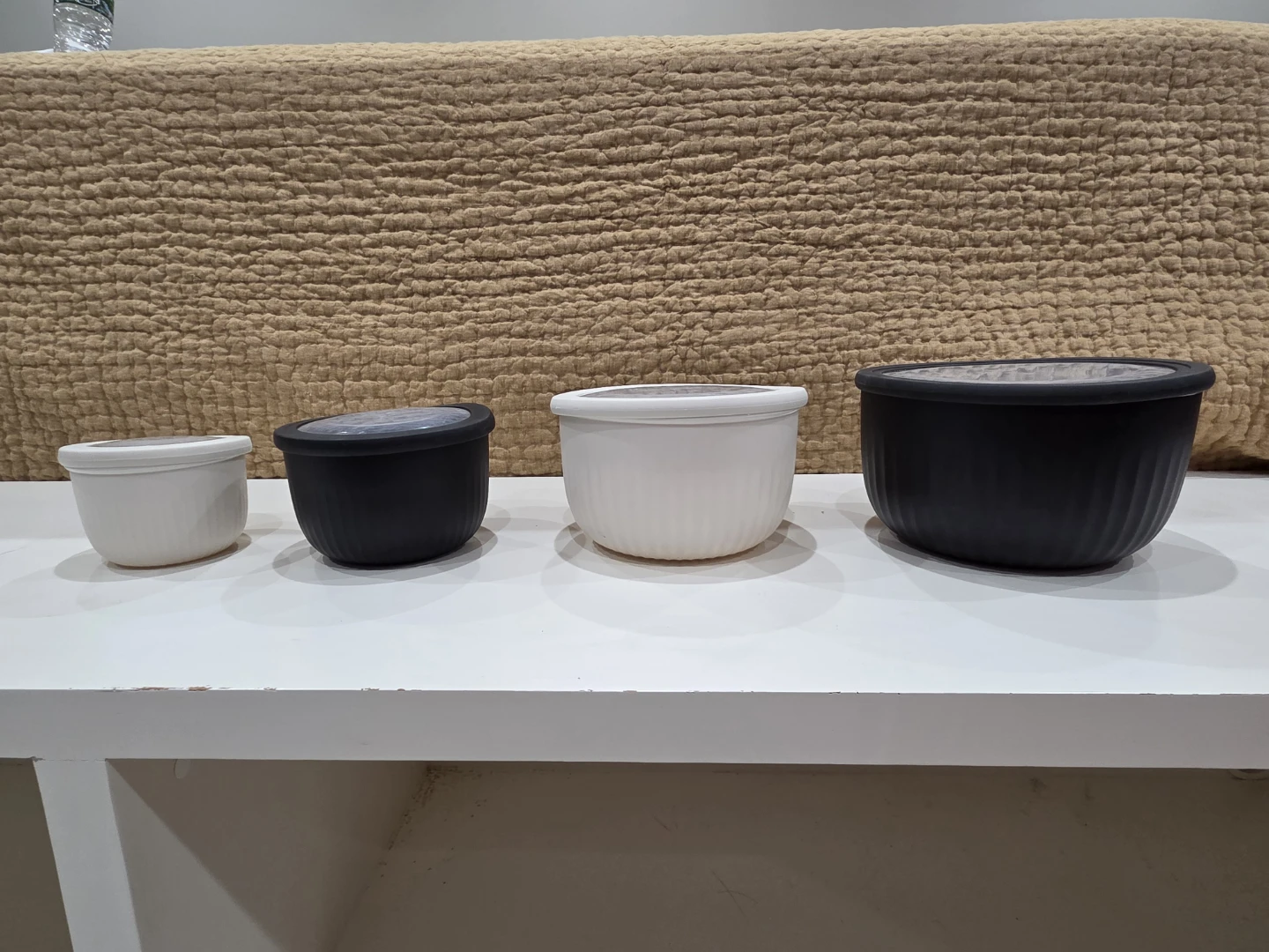 4-Piece Plastic Bowl Set with lids - photo 2