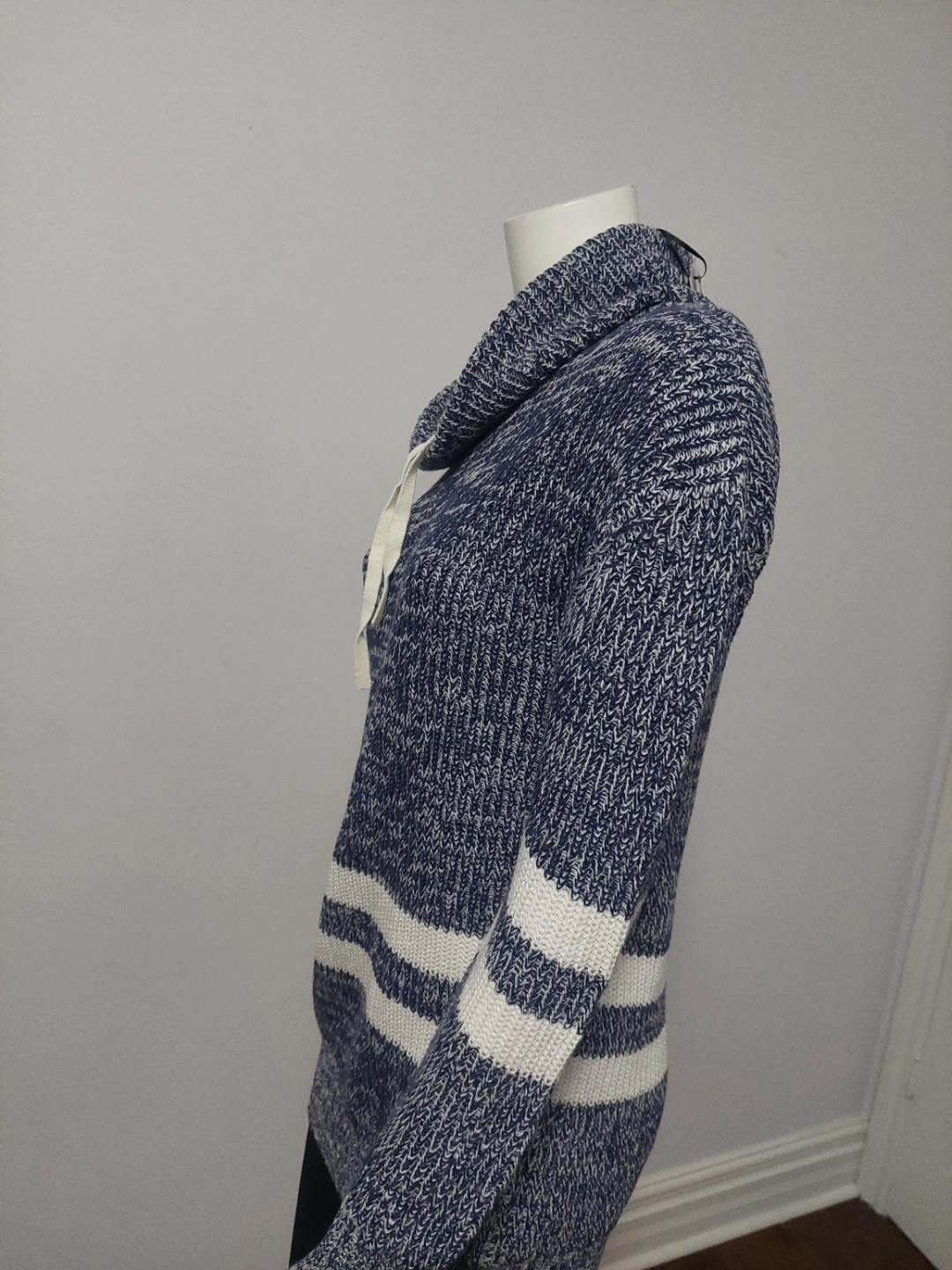 NEW - Seduction Blue & White Cowl Neck Sweater - Size M - photo 5