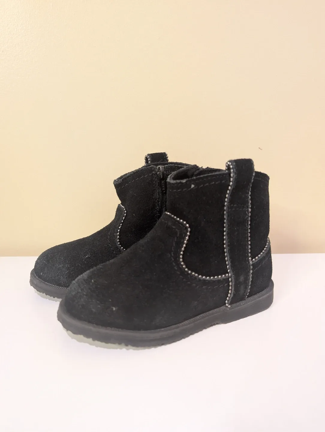 #Cleanout Zara Kids Black Suede Ankle Boots - Size 22 (US 6) image indicator(2)