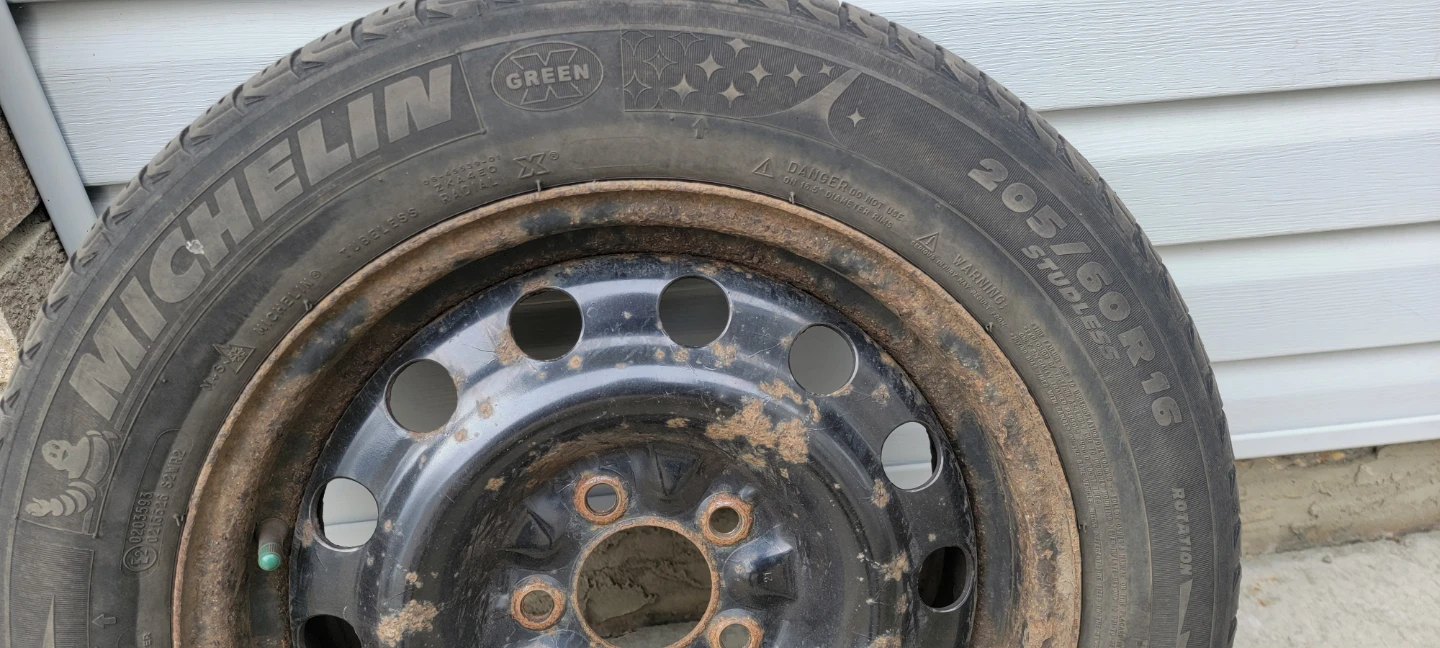 Michelin  X-ice 205/60R16 w/rims - photo 2