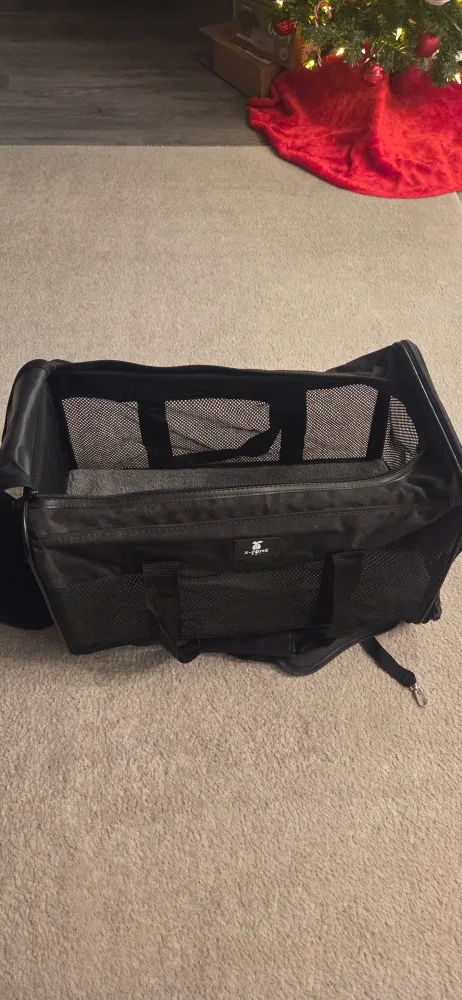 X-Zone Black Pet Carrier - Gently Used image indicator(3)