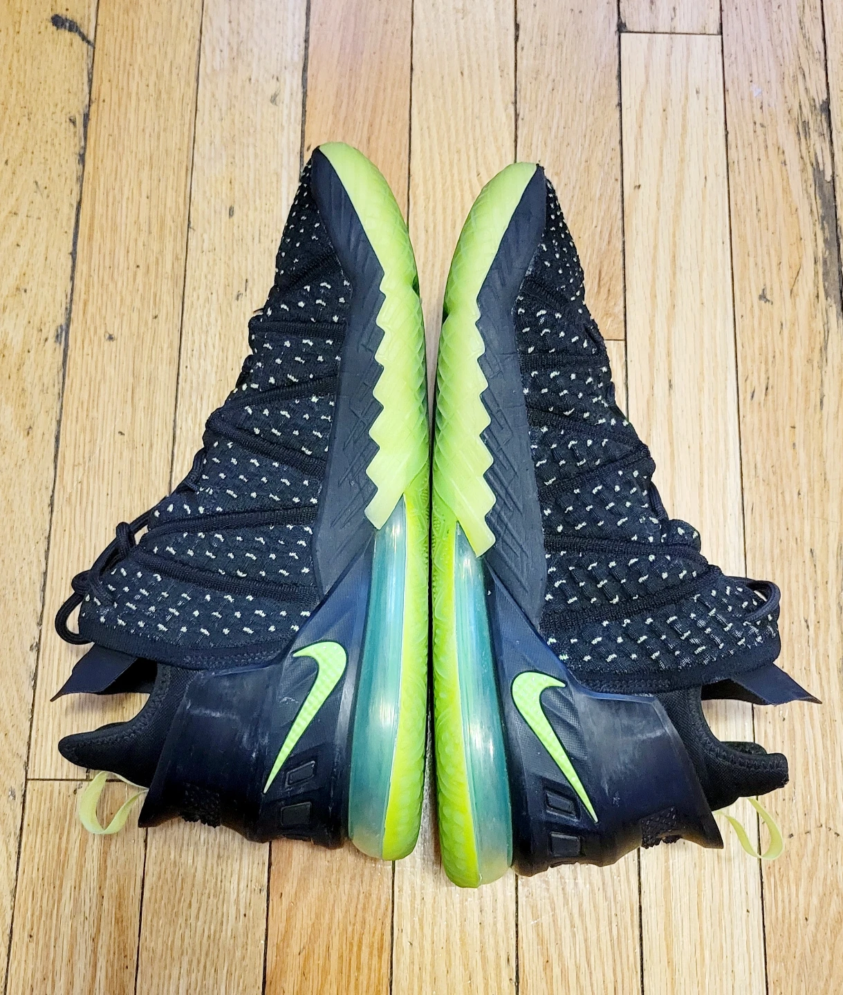 Nike LeBron 17 Black/Lime US 10.5 - photo 2