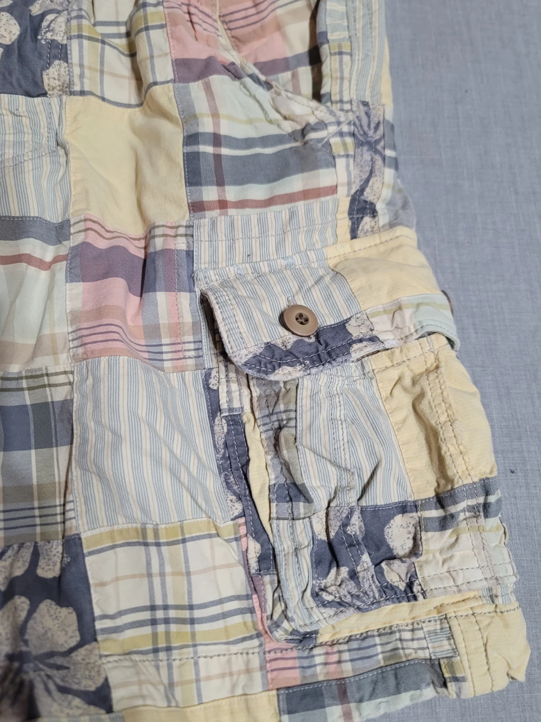 Hollister Men's Pastel Plaid Patchwork Cargo Shorts Sz 28 - photo 4