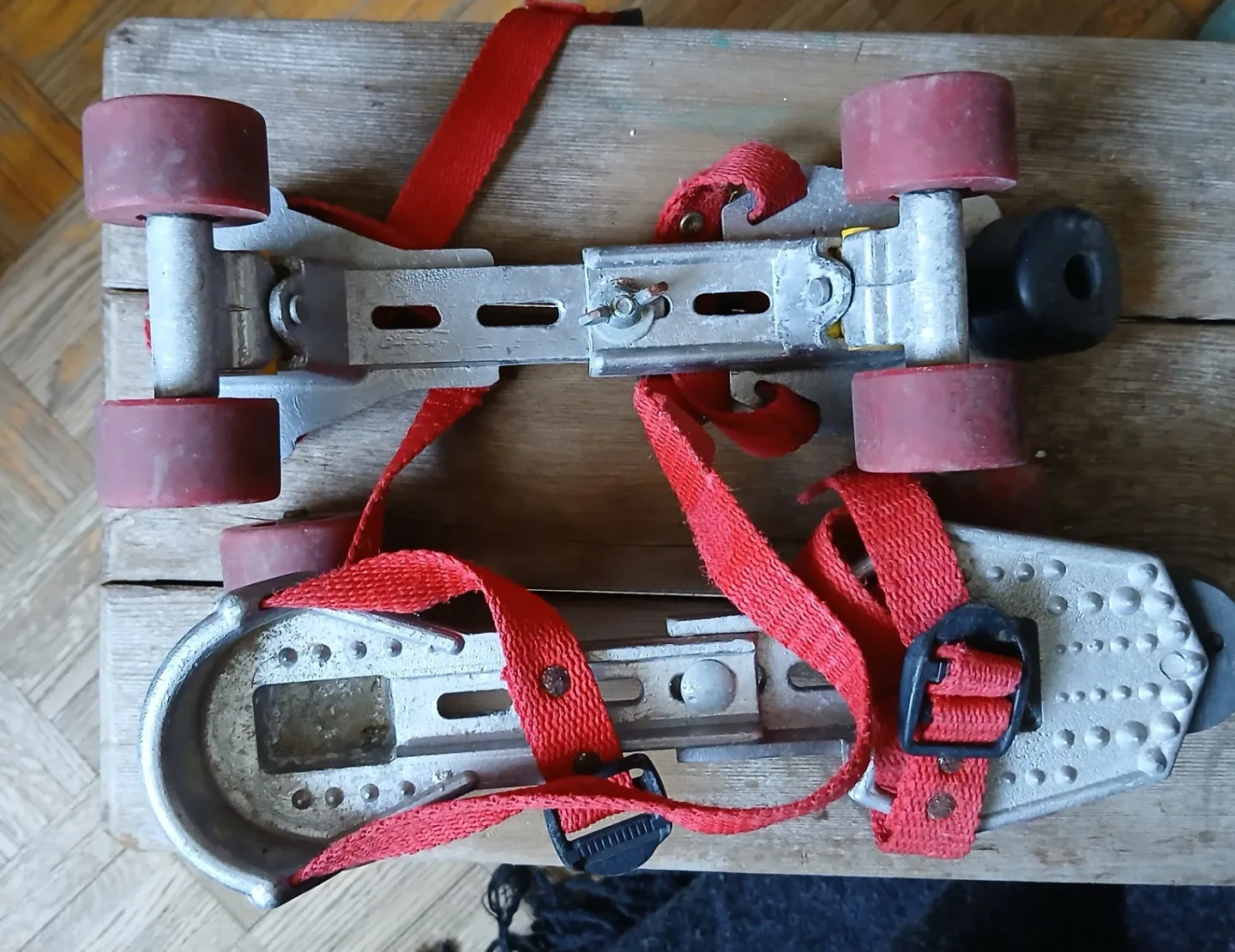 Vintage Gold Medal Precision Roller Skates image indicator(2)