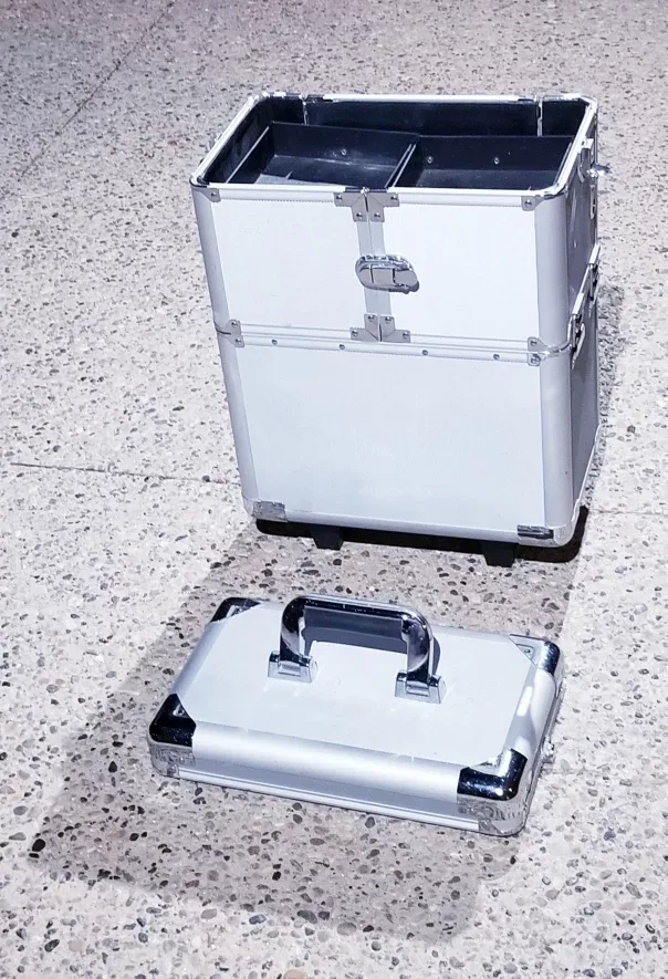 SILVER ROLLING MAKEUP/COSMETIC CASE w/ROLLOUT TRAYS WITH HANDLE image indicator(6)