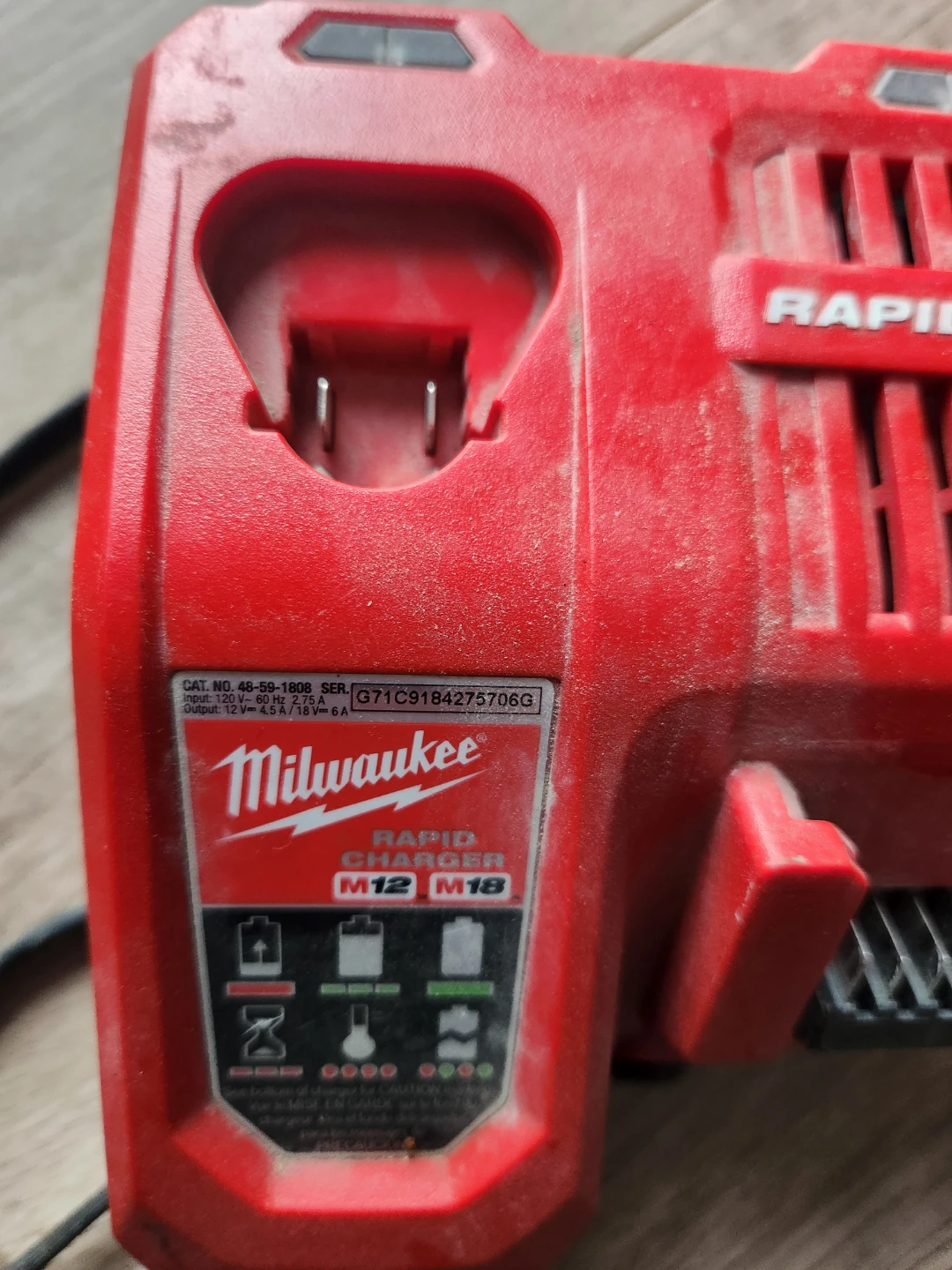 Milwaukee M12/M18 Rapid Charger - photo 2