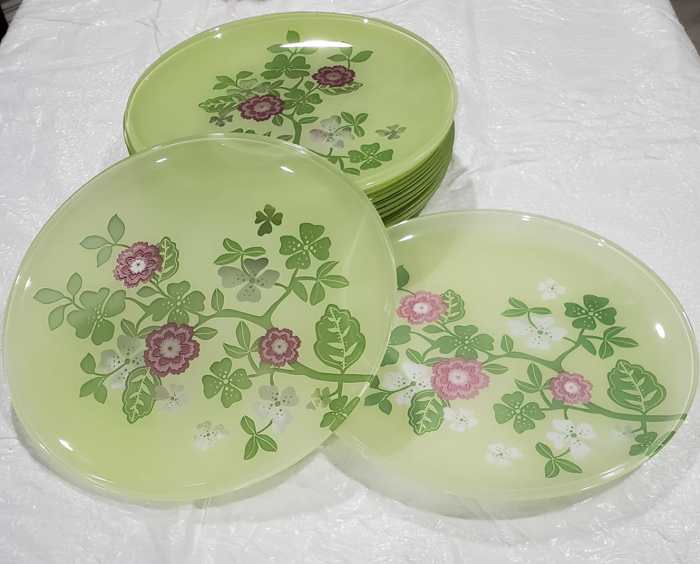 Free #Gifting - Vintage Clover Leaf Plates - a set of 12
