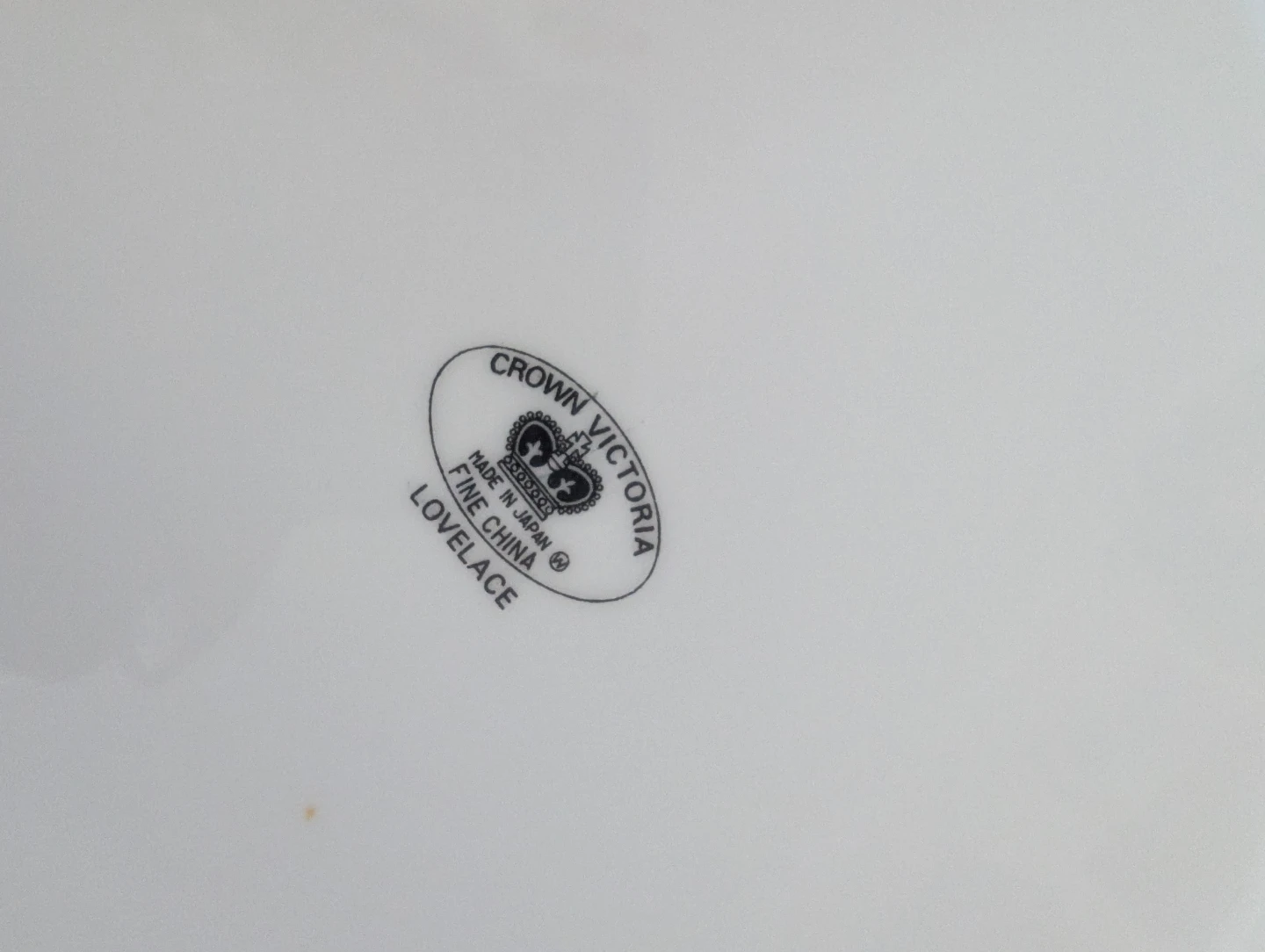 Crown Victoria Lovelace Fine China Plate - photo 2