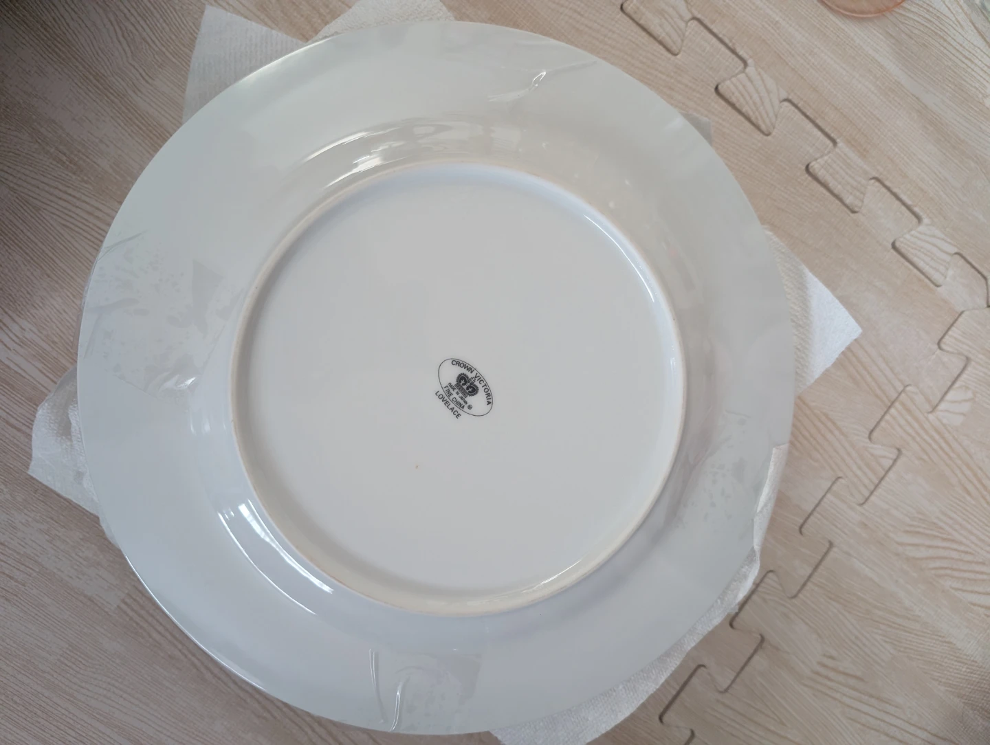 Crown Victoria Lovelace Fine China Plate - photo 3