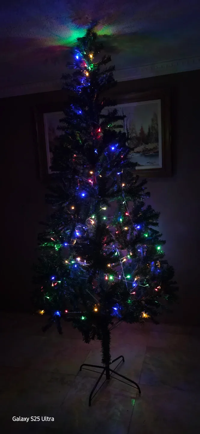 Pre-lit Artificial Christmas Tree image indicator(3)