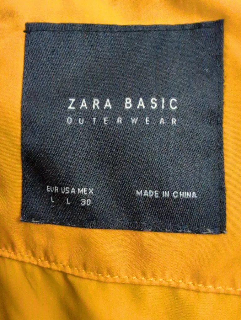 Zara Puffer Jacket - Size L image indicator(2)