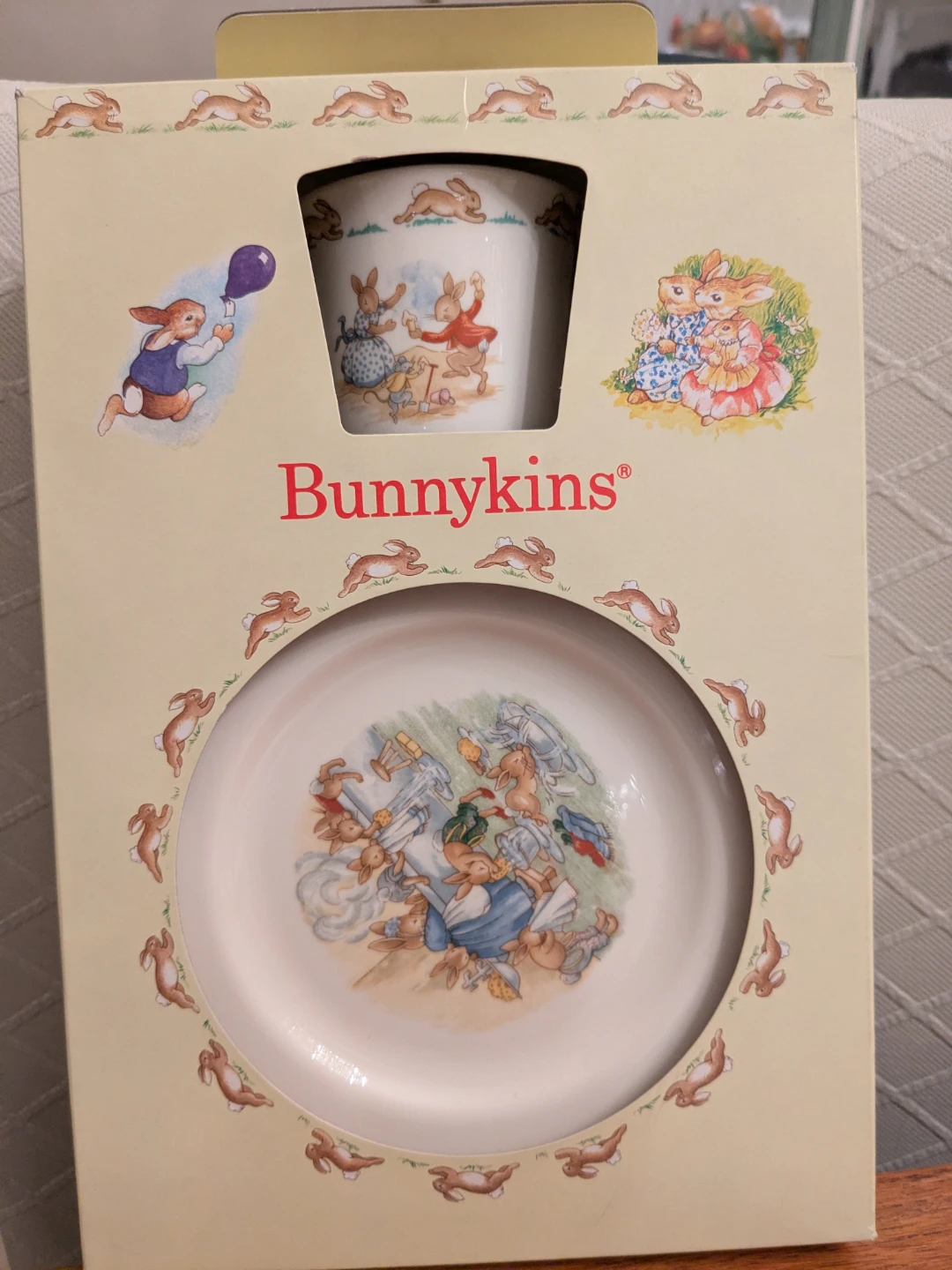 Royal Doulton Bunnykins 3-Piece Set Puppet & Magic show