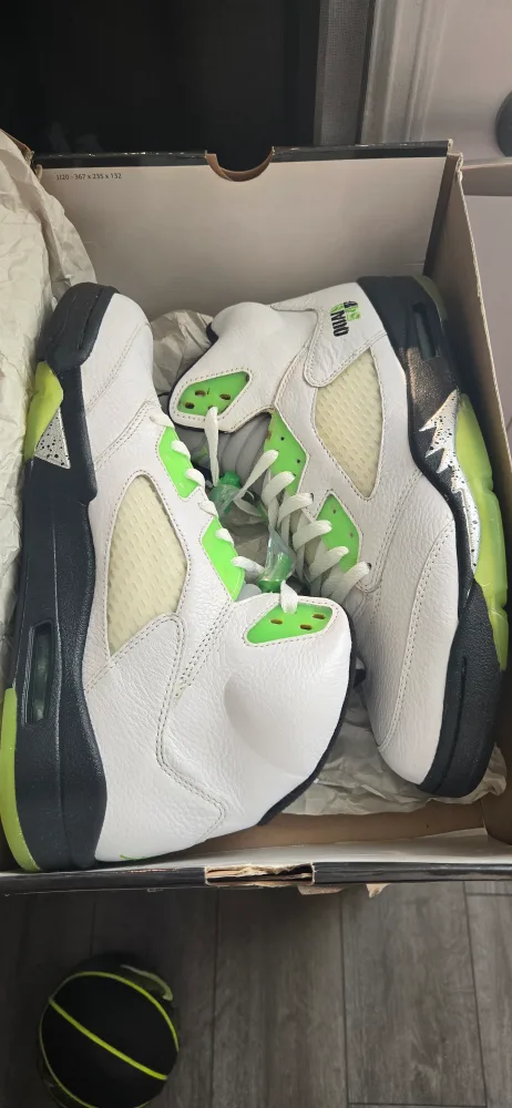 Jordans for sale image indicator(7)