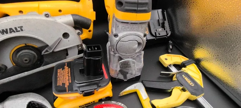 SafeSense Construction & Carpentry Master Kit – DeWalt Edition image indicator(10)