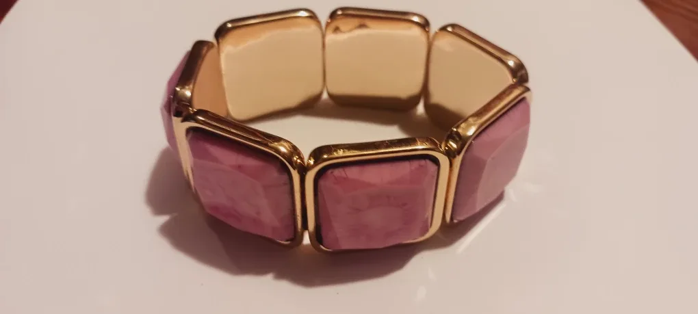 Beautiful pink stone gold tone bracelet