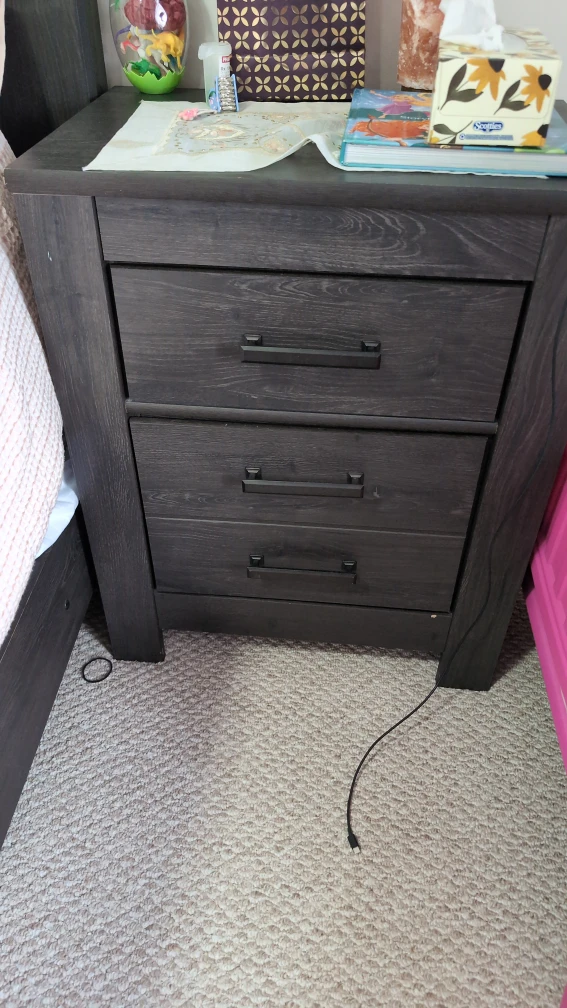 Queen Bedroom Set - Bed, Dresser, Nightstand - Dark Wood