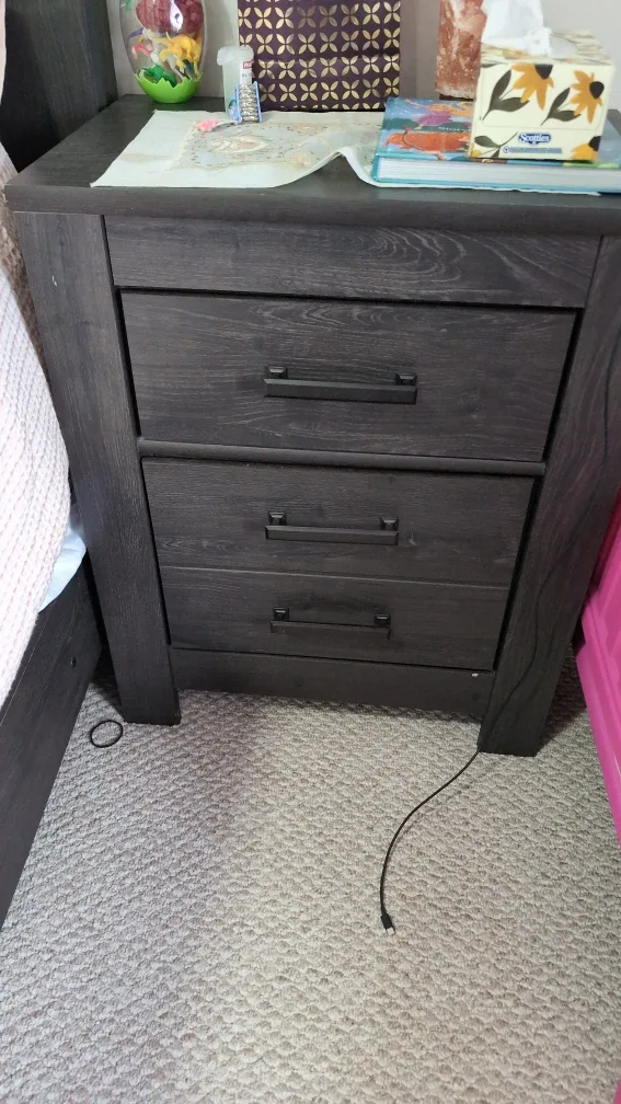 Queen Bedroom Set - Bed, Dresser, Nightstand - Dark Wood