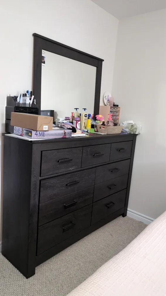 Queen Bedroom Set - Bed, Dresser, Nightstand - Dark Wood image indicator(3)